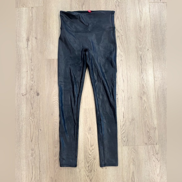Spanx Faux Leather Leggings in Black M Petite - Picture 4 of 8